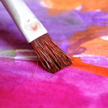 immagina con pennello e colore