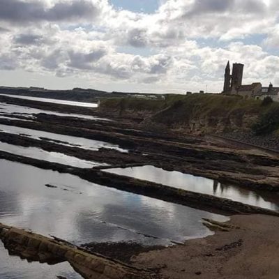 viaggi e panorama con mare e nuvole