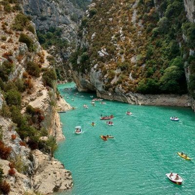 viaggi e scorcio di mare dall'alto